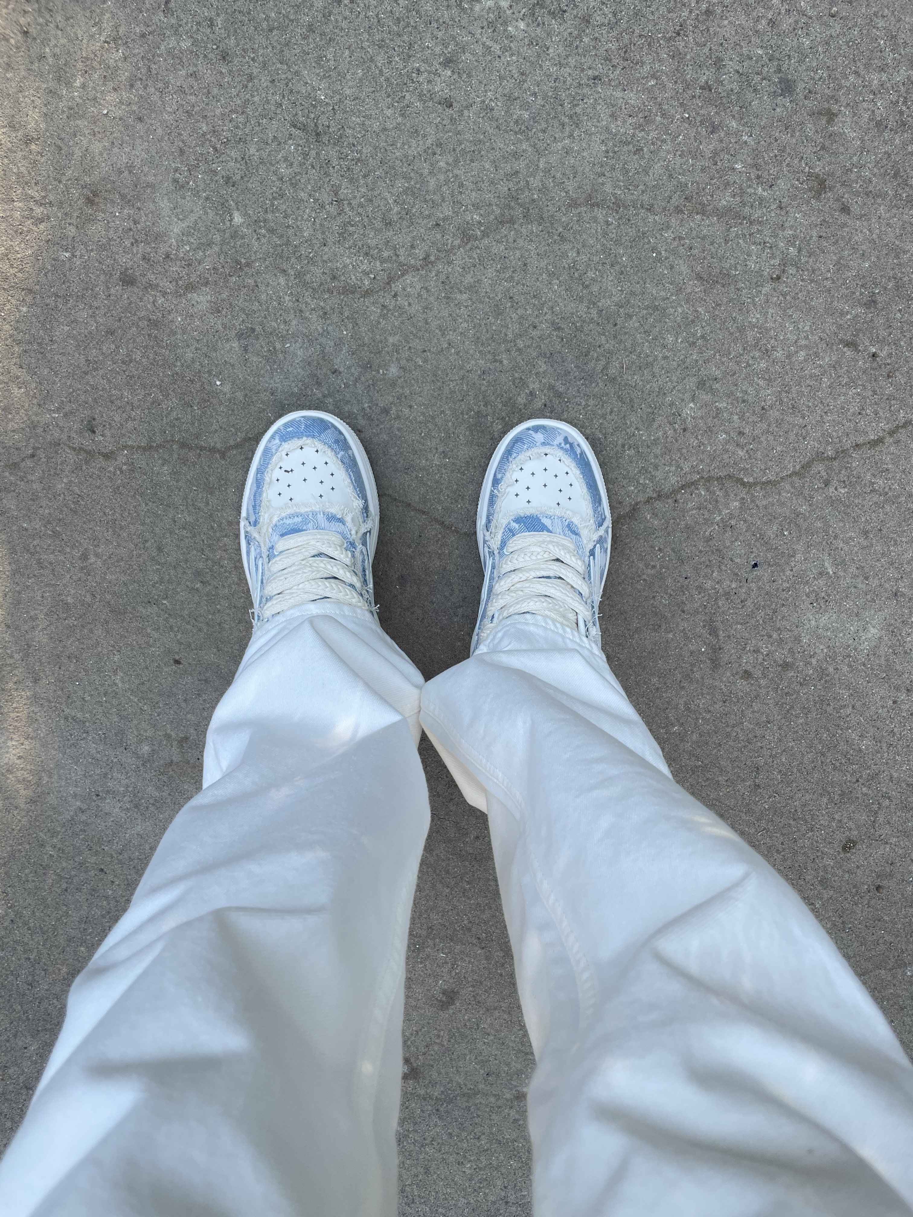 STONEWAVE DISTRESSED LOW-TOP SHOES