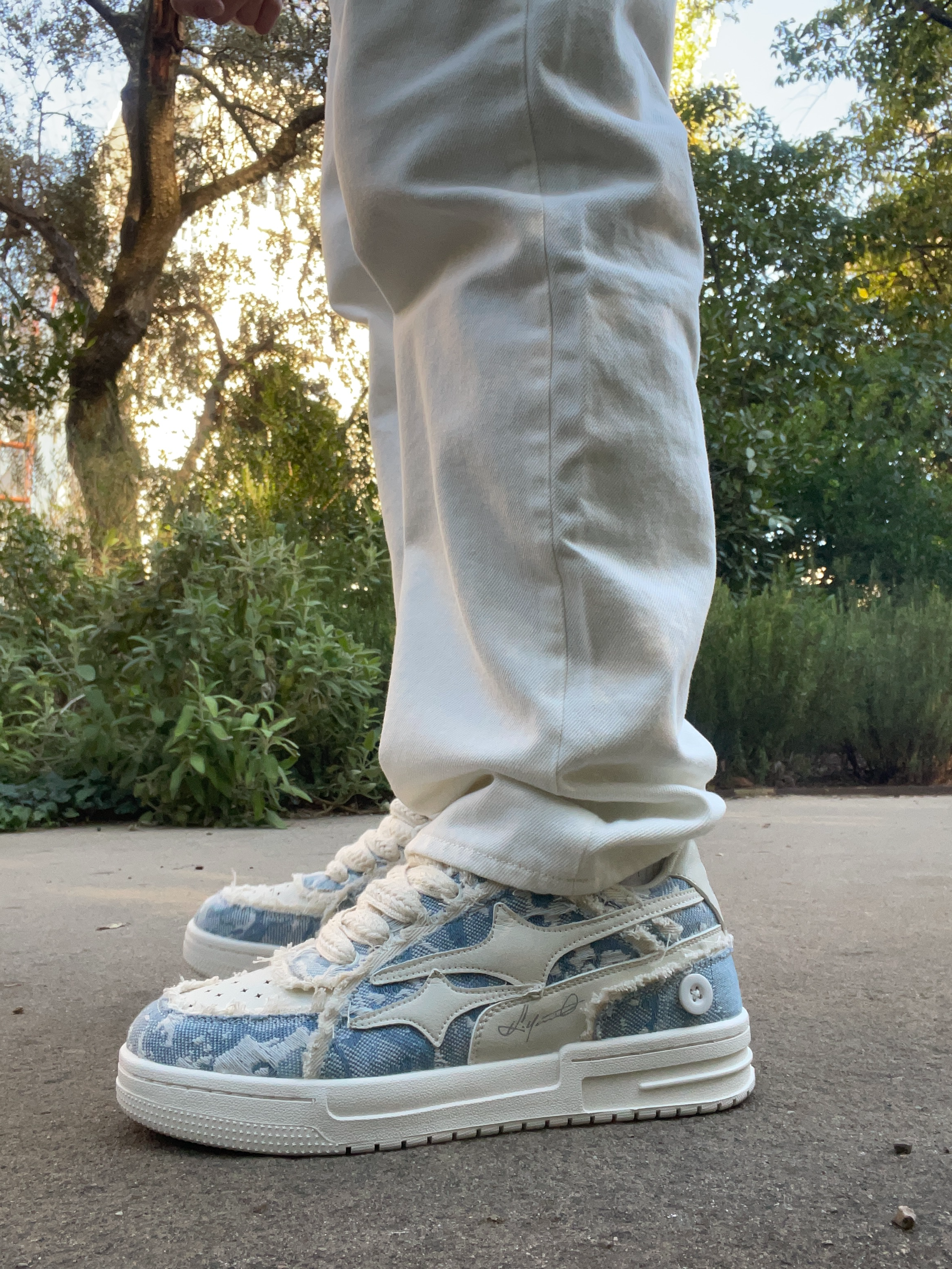 STONEWAVE DISTRESSED LOW-TOP SHOES